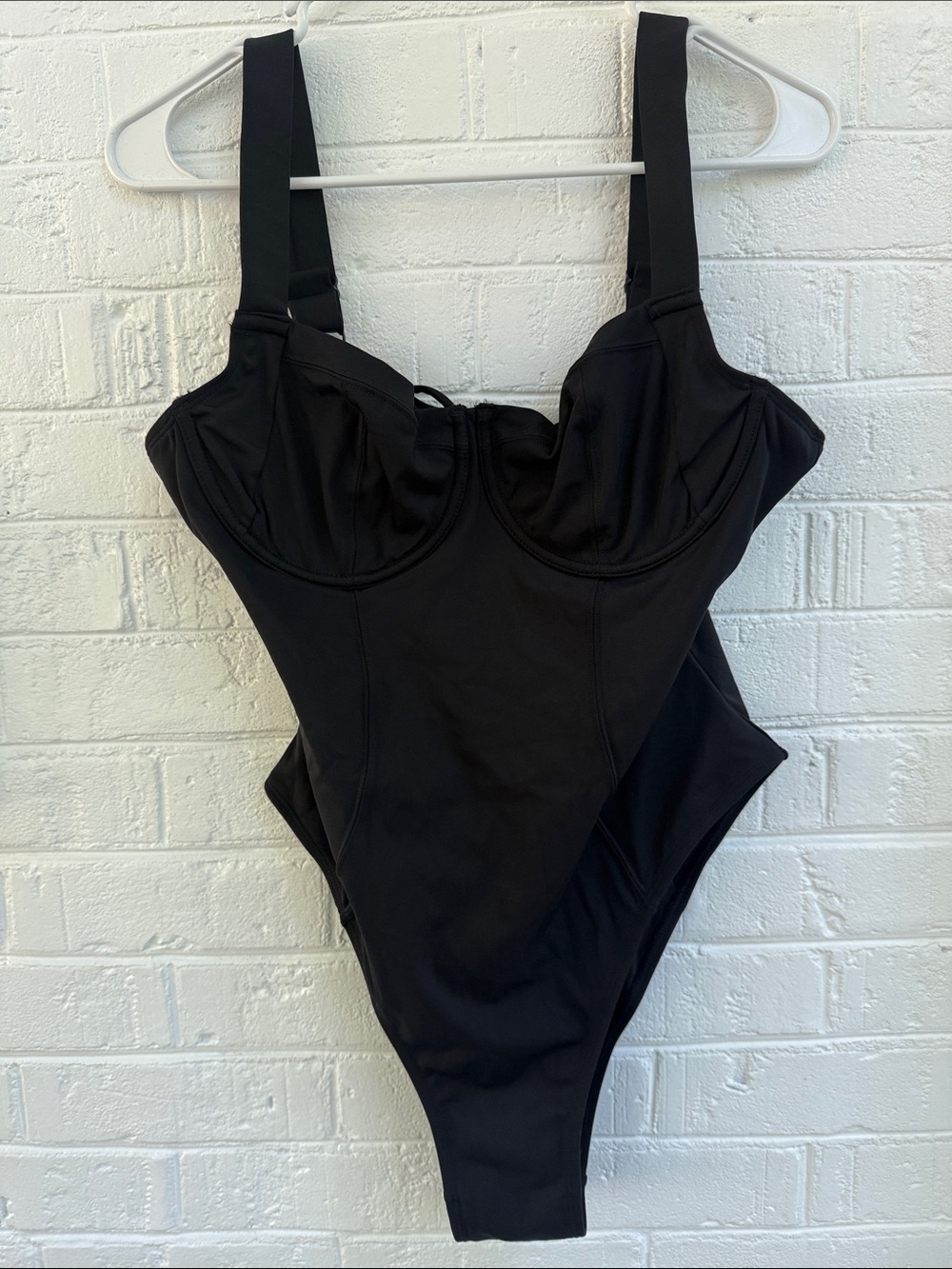 NWOT   $175 LARGE REGULAR LONG  TORSO BC CUP